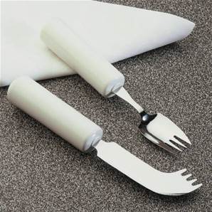 Couverts ergonomiques combinés Queens Homecraft